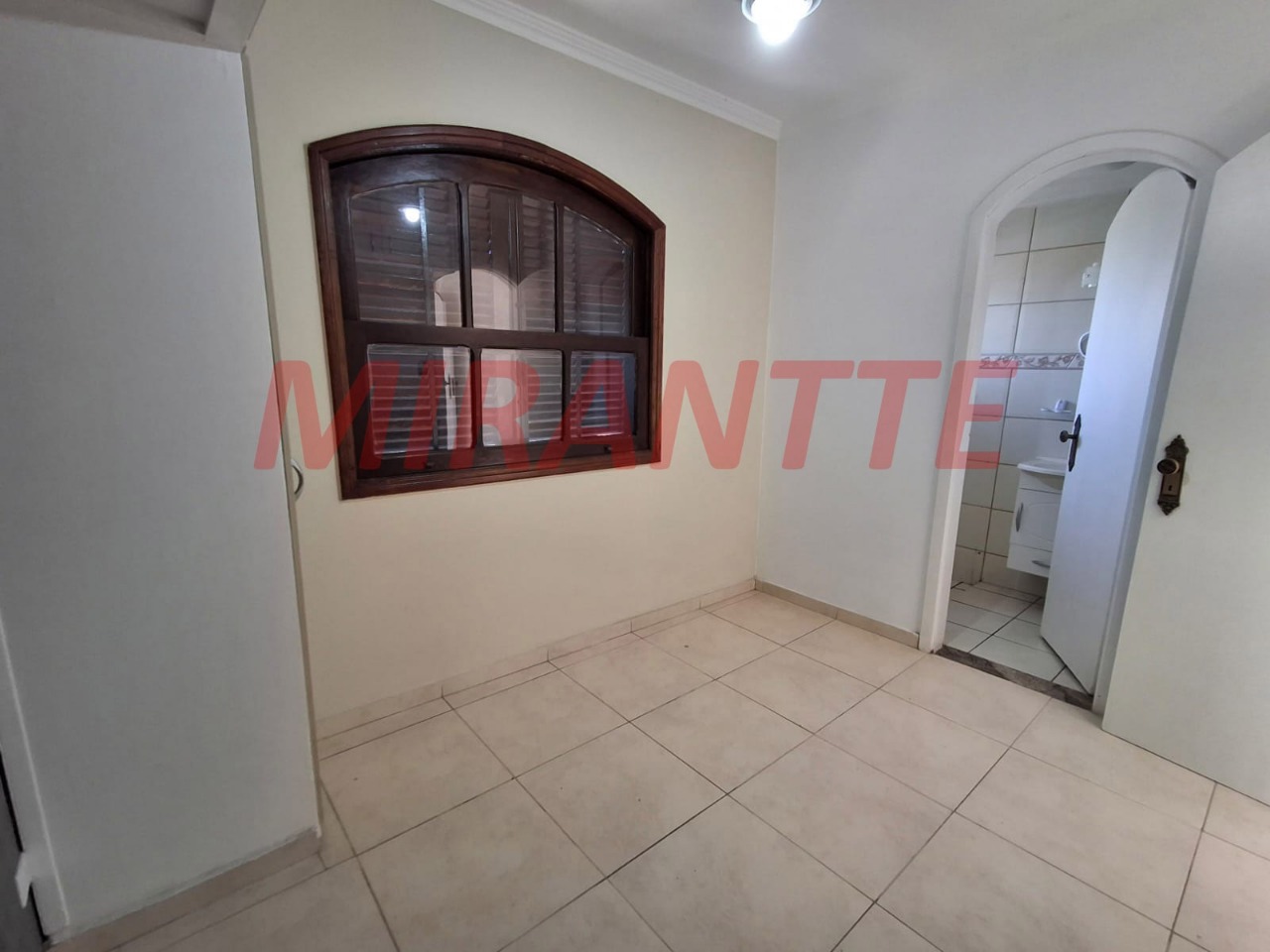 Sobrado de 270m² com 4 quartos em Tremembe