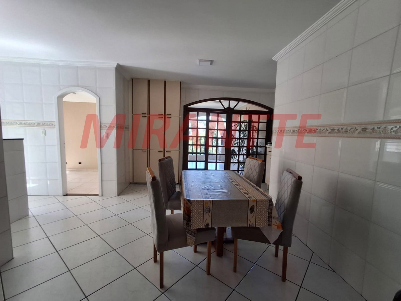 Sobrado de 270m² com 4 quartos em Tremembe