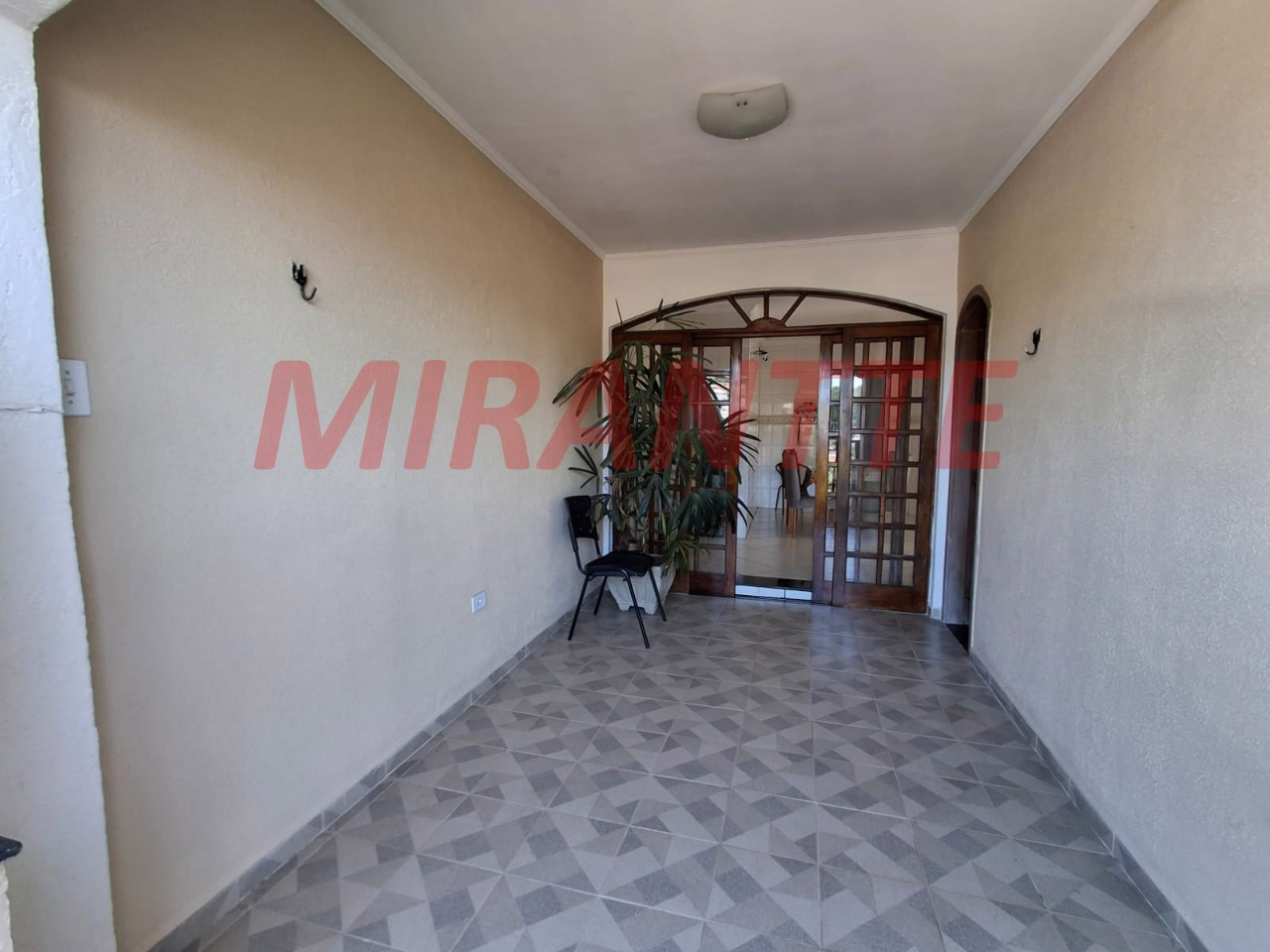 Sobrado de 270m² com 4 quartos em Tremembe
