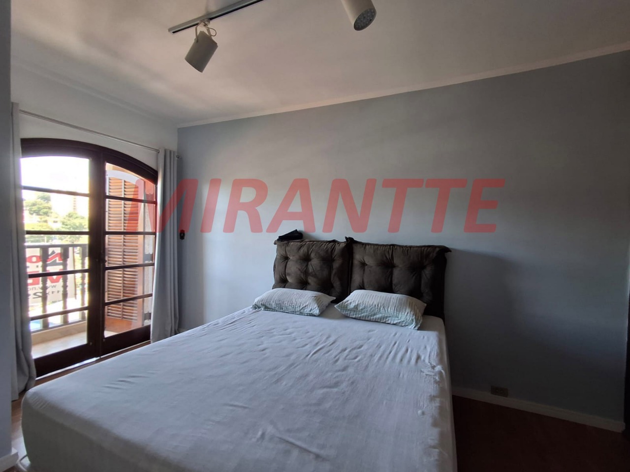Sobrado de 270m² com 4 quartos em Tremembe