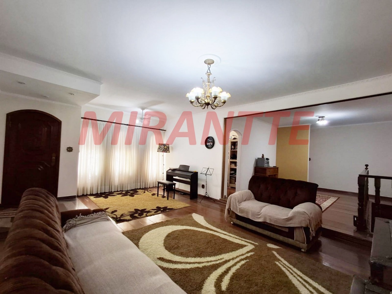 Sobrado de 270m² com 4 quartos em Tremembe