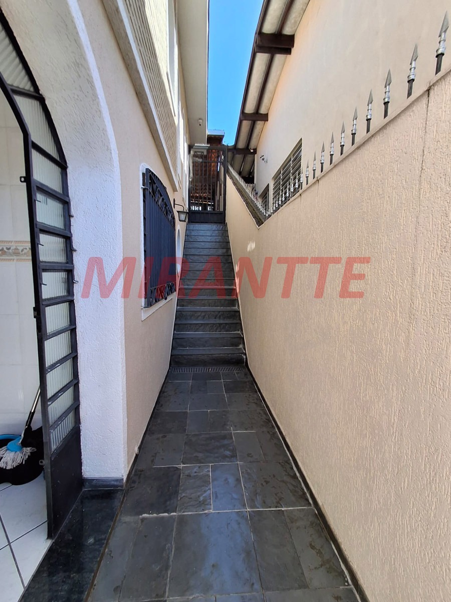 Sobrado de 270m² com 4 quartos em Tremembe