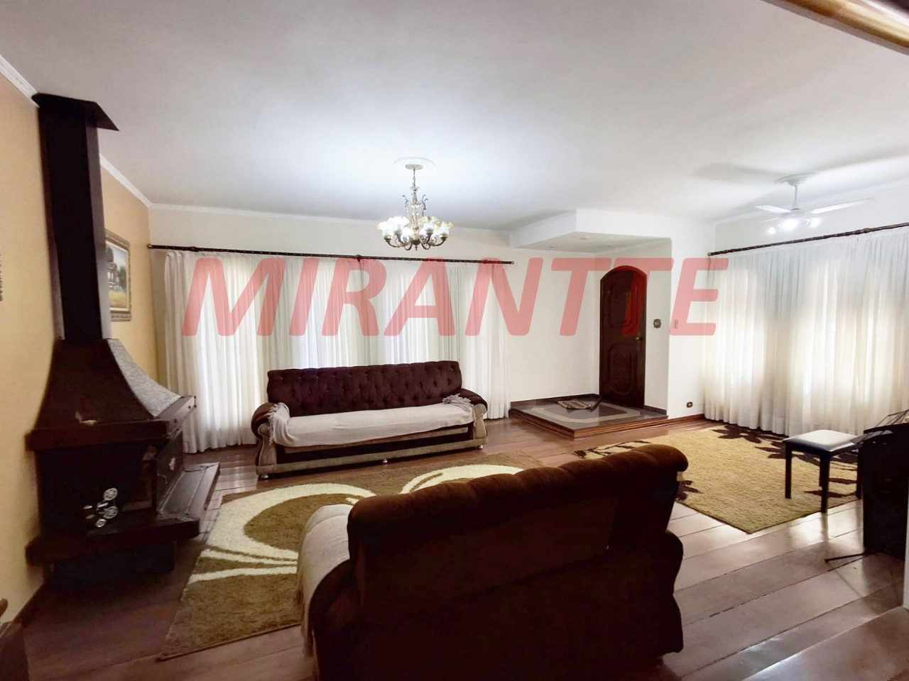 Sobrado de 270m² com 4 quartos em Tremembe
