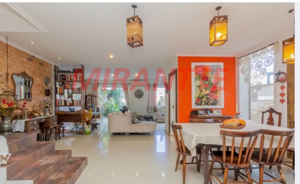 Sobrado de 230m² com 3 quartos em Jardim Bibi