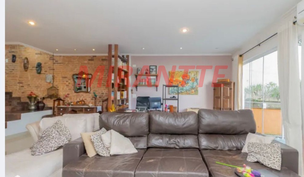 Sobrado de 230m² com 3 quartos em Jardim Bibi