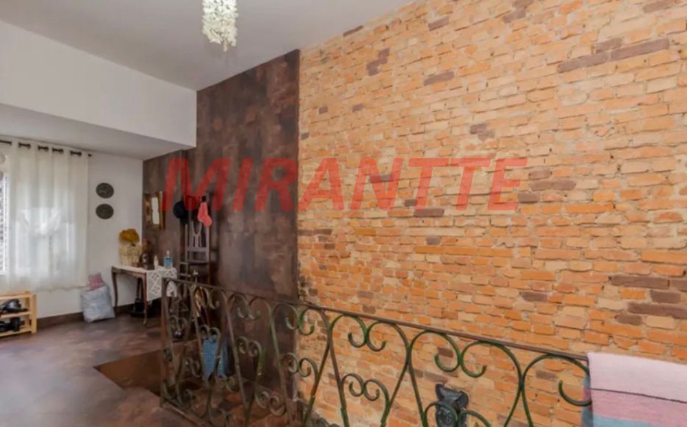 Sobrado de 230m² com 3 quartos em Jardim Bibi