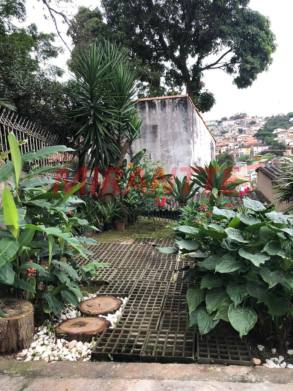 Sobrado de 230m² com 3 quartos em Jardim Bibi