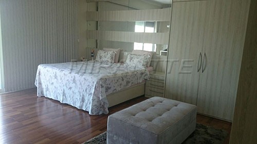 Sobrado de 290m² com 3 quartos em CENTRO