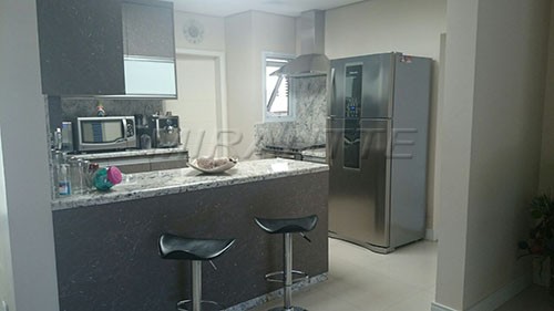Sobrado de 290m² com 3 quartos em CENTRO