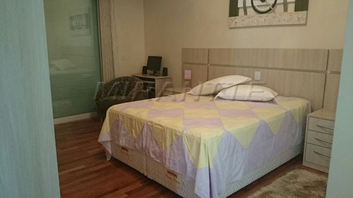Sobrado de 290m² com 3 quartos em CENTRO