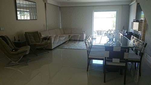 Sobrado de 290m² com 3 quartos em CENTRO