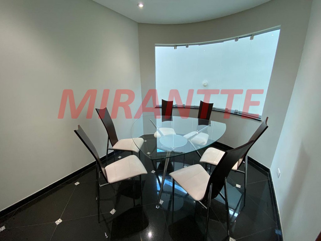 Sobrado de 485m² com 4 quartos em Jardim Floresta