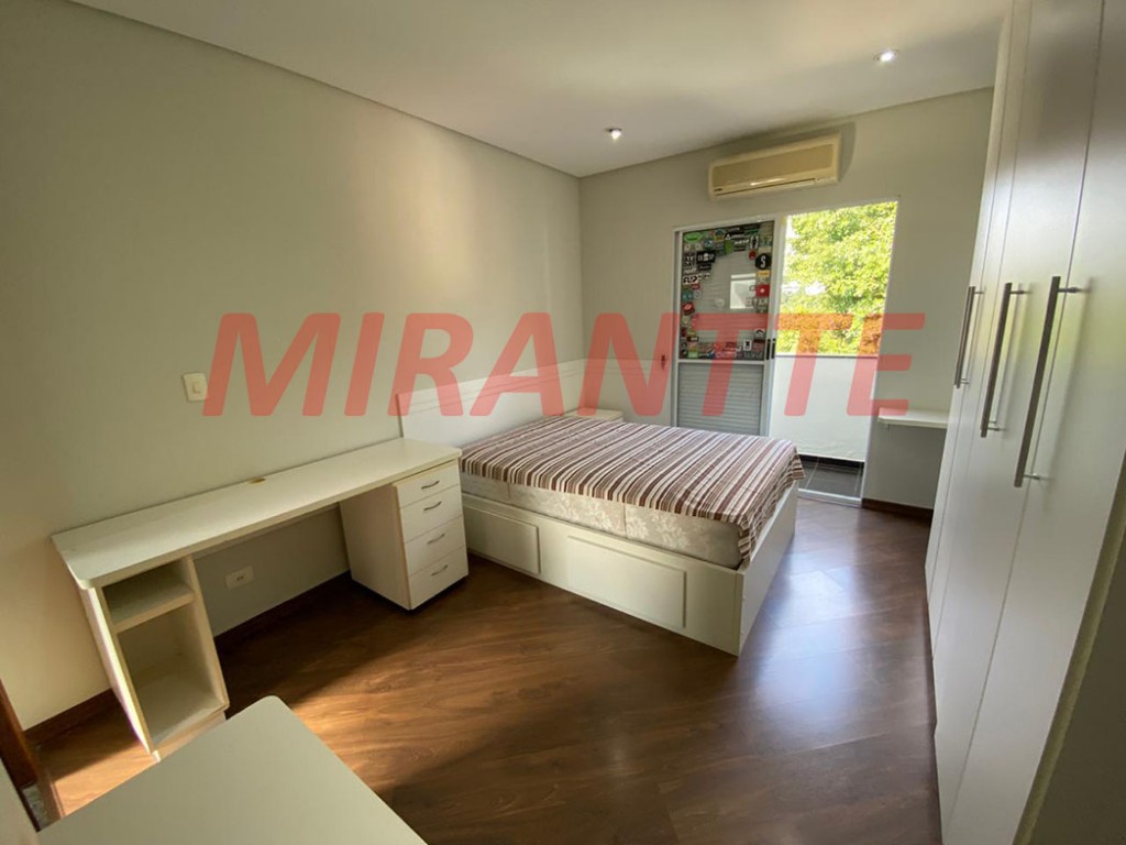 Sobrado de 485m² com 4 quartos em Jardim Floresta