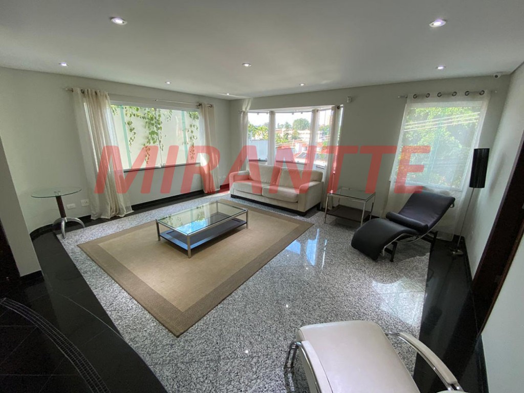 Sobrado de 485m² com 4 quartos em Jardim Floresta