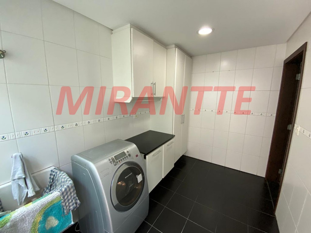 Sobrado de 485m² com 4 quartos em Jardim Floresta