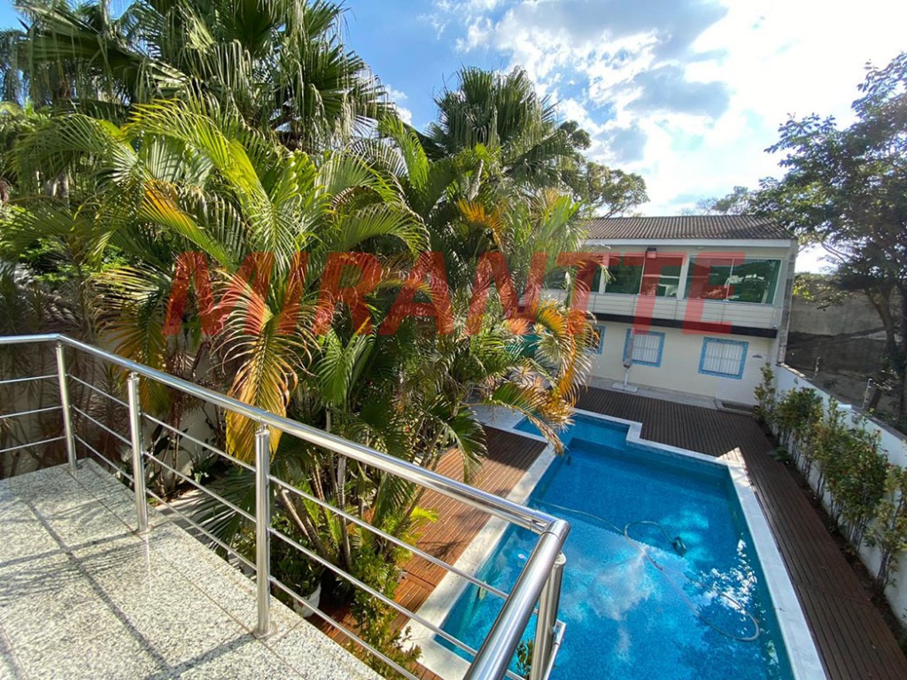 Sobrado de 485m² com 4 quartos em Jardim Floresta