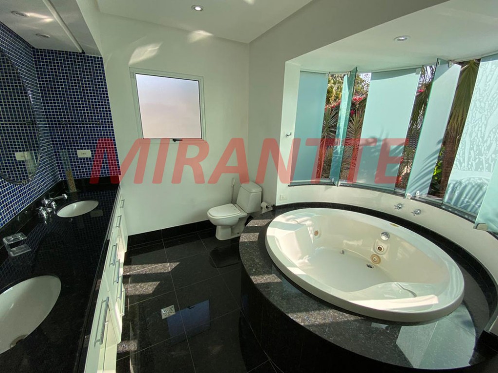 Sobrado de 485m² com 4 quartos em Jardim Floresta