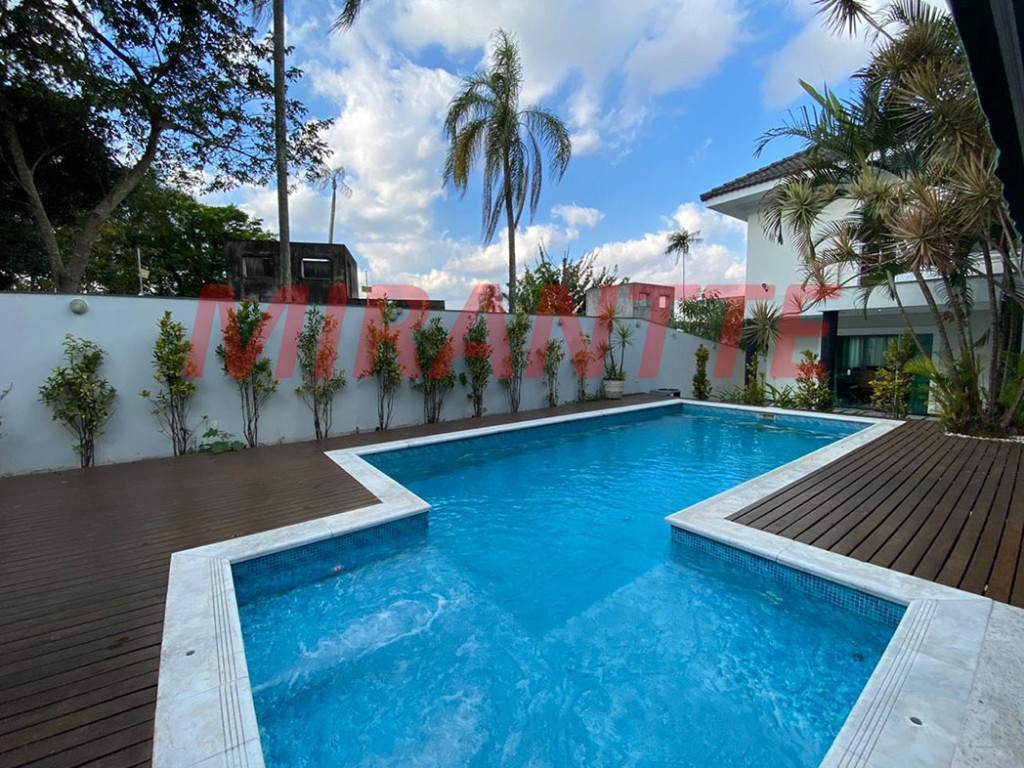 Sobrado de 485m² com 4 quartos em Jardim Floresta