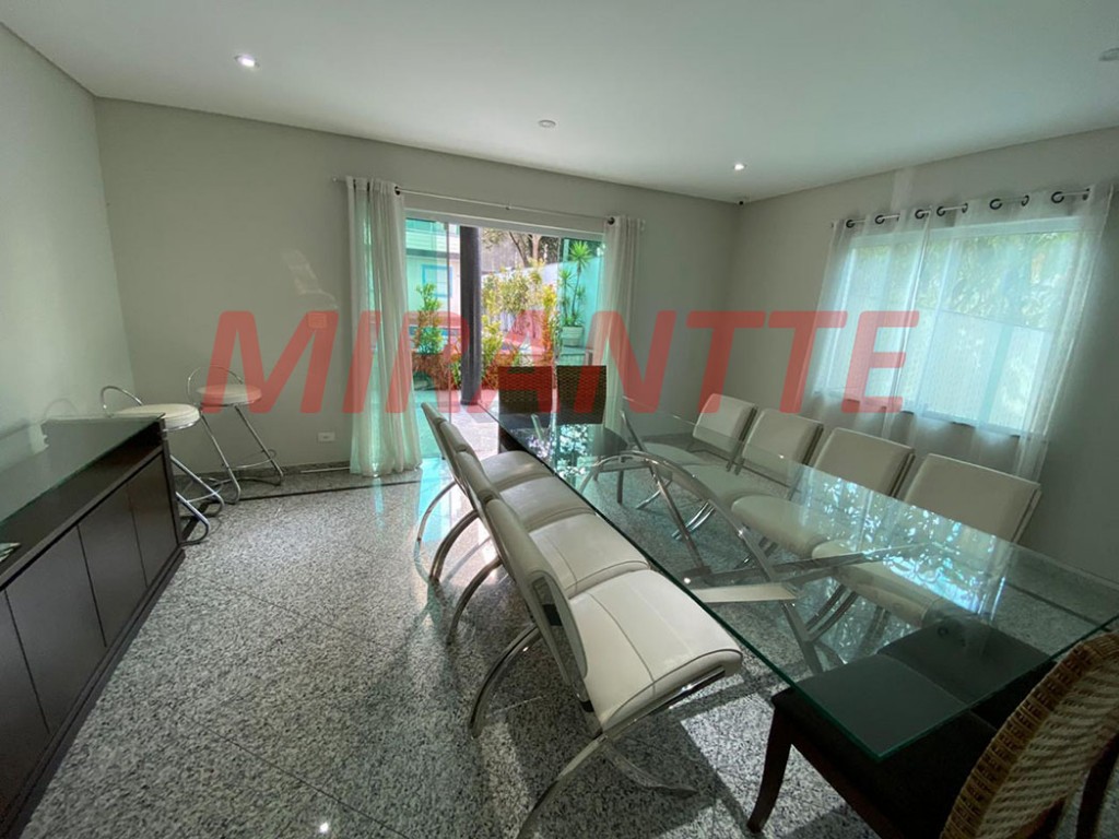 Sobrado de 485m² com 4 quartos em Jardim Floresta
