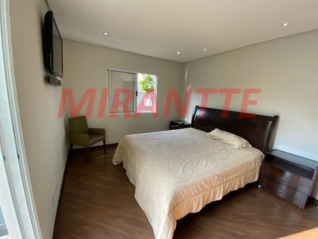Sobrado de 485m² com 4 quartos em Jardim Floresta