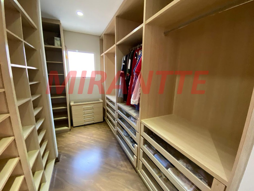 Sobrado de 485m² com 4 quartos em Jardim Floresta