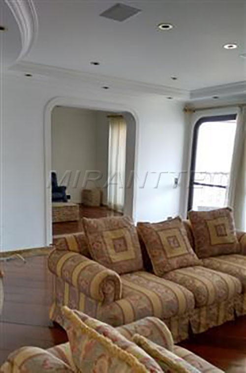 Apartamento de 340m² com 4 quartos em Tatuapé