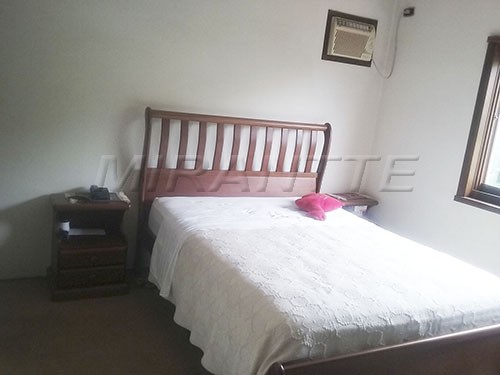 Sobrado de 1800m² com 5 quartos em Vila Amelia