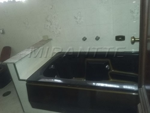 Sobrado de 1800m² com 5 quartos em Vila Amelia