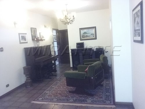 Sobrado de 1800m² com 5 quartos em Vila Amelia