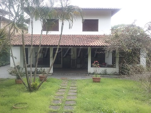 Sobrado de 1800m² com 5 quartos em Vila Amelia