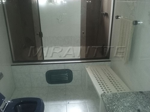 Sobrado de 1800m² com 5 quartos em Vila Amelia
