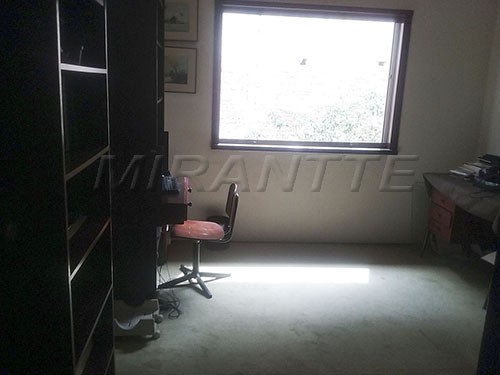 Sobrado de 1800m² com 5 quartos em Vila Amelia