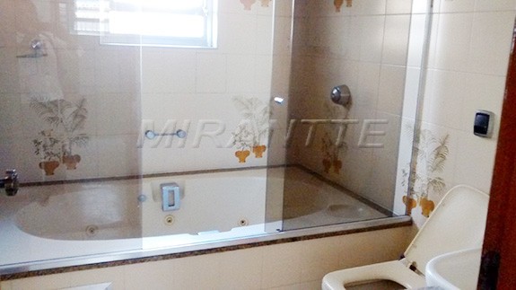 Comercial de 317m² em Vila Constança