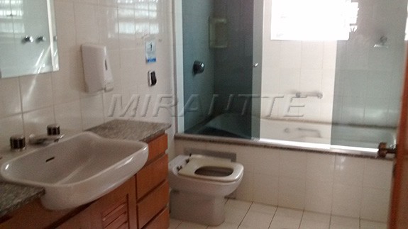 Comercial de 317m² em Vila Constança