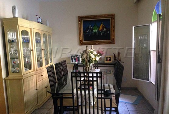Sobrado de 190m² com 4 quartos em Horto Florestal