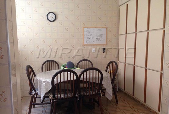 Sobrado de 190m² com 4 quartos em Horto Florestal