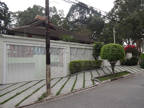 Sobrado de 500m² com 4 quartos em Barro Branco