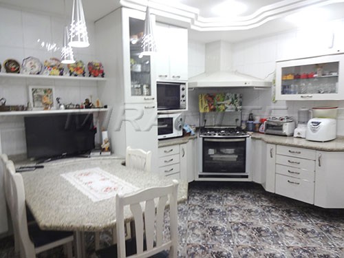Sobrado de 500m² com 4 quartos em Barro Branco