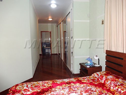 Sobrado de 500m² com 4 quartos em Barro Branco
