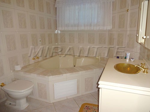 Sobrado de 500m² com 4 quartos em Barro Branco