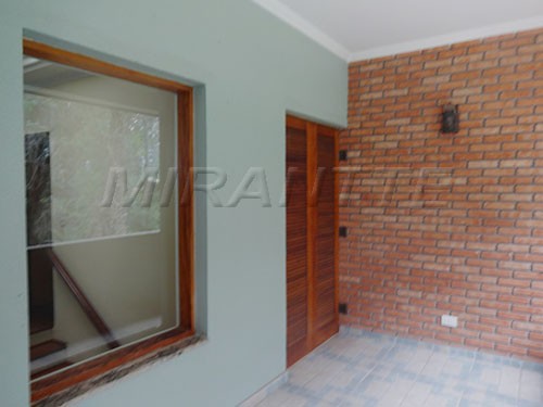 Sobrado de 500m² com 4 quartos em Barro Branco