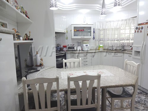 Sobrado de 500m² com 4 quartos em Barro Branco