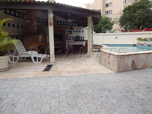 Sobrado de 500m² com 4 quartos em Barro Branco