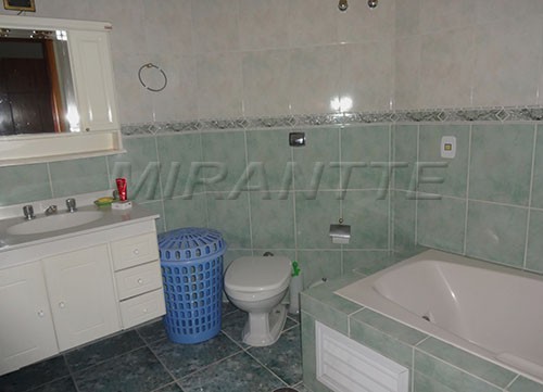 Sobrado de 500m² com 4 quartos em Barro Branco