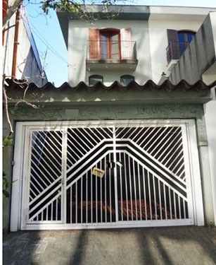 Sobrado de 211m² com 3 quartos em Santa Teresinha