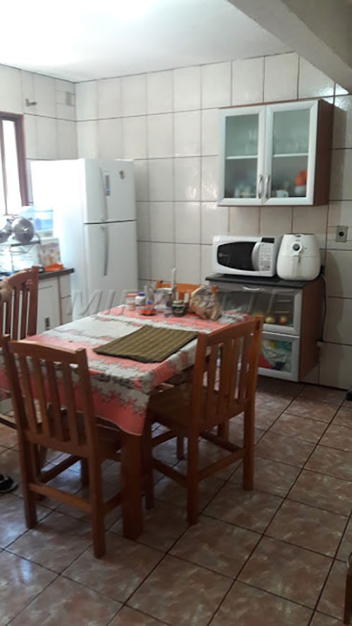 Sobrado de 250m² com 4 quartos em Furnas