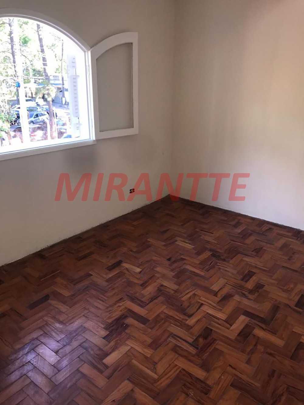 Sobrado de 245m² com 4 quartos em Jardim Floresta