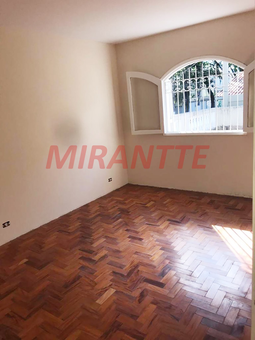 Sobrado de 245m² com 4 quartos em Jardim Floresta