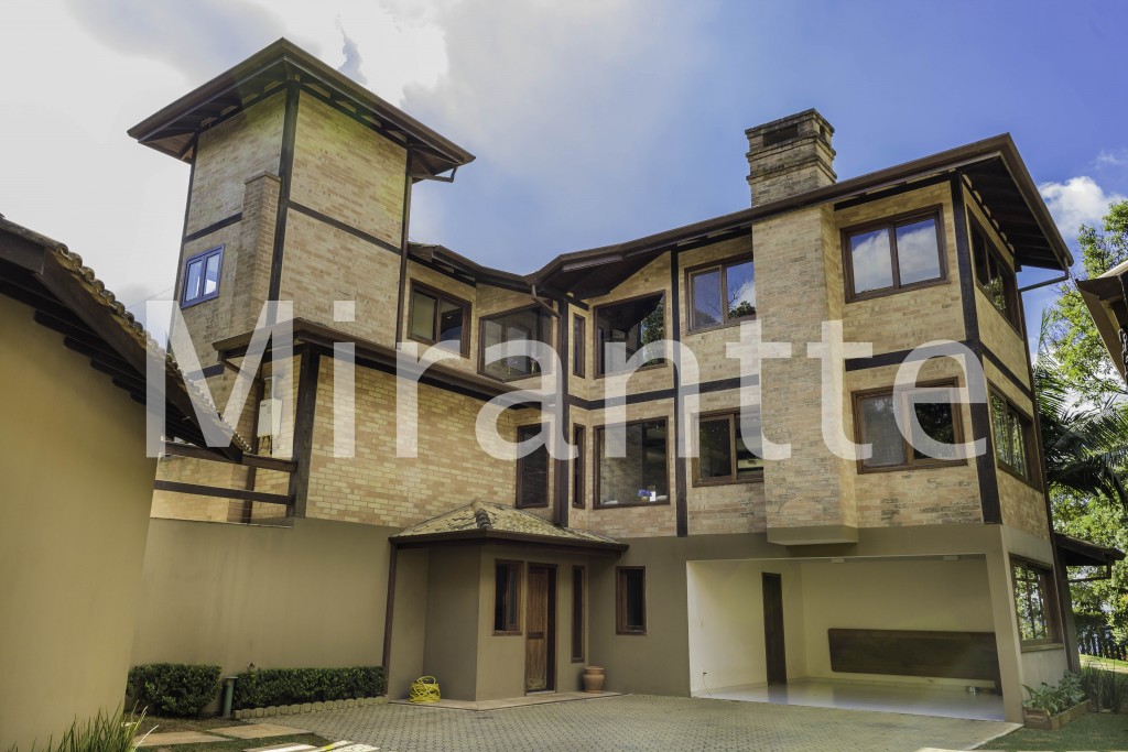 Sobrado de 456m² com 3 quartos em Serra da Cantareira