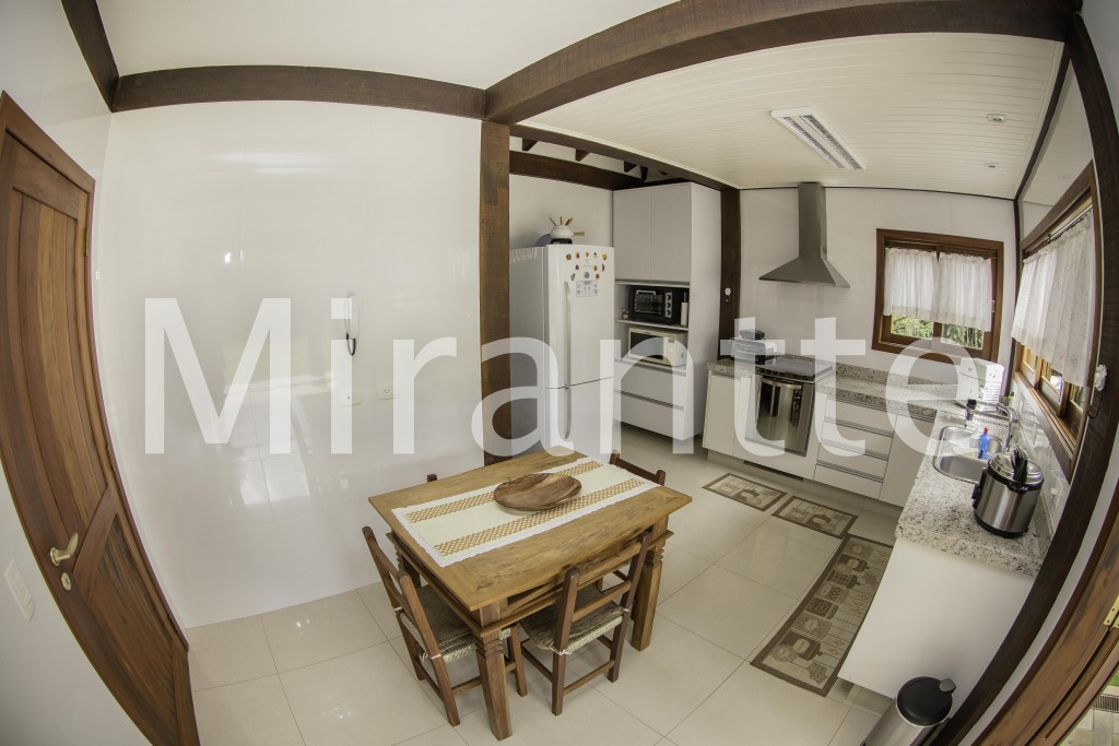 Sobrado de 456m² com 3 quartos em Serra da Cantareira